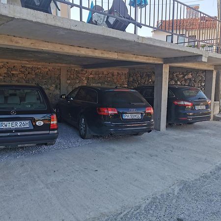 GOPO Guesthouse Elshani Eksteriør billede