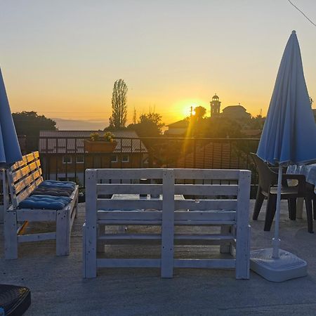 GOPO Guesthouse Elshani Eksteriør billede
