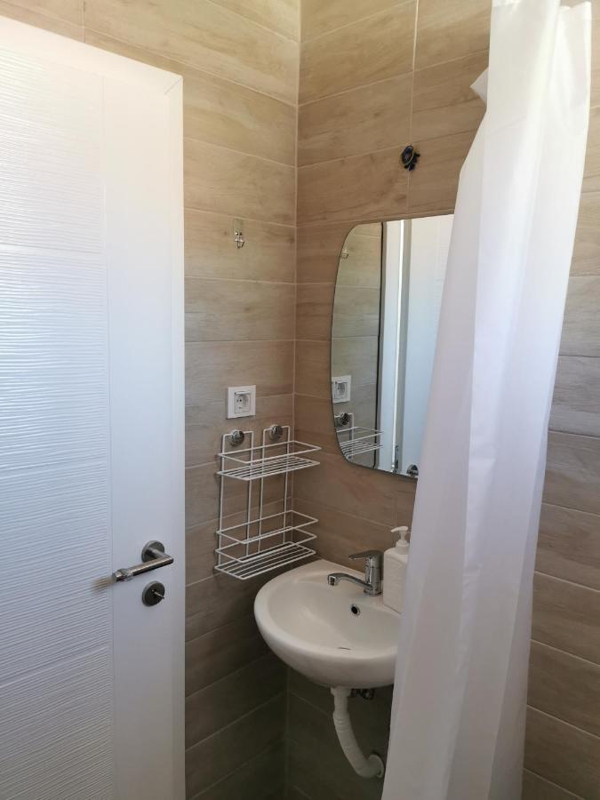 GOPO Guesthouse Elshani Eksteriør billede