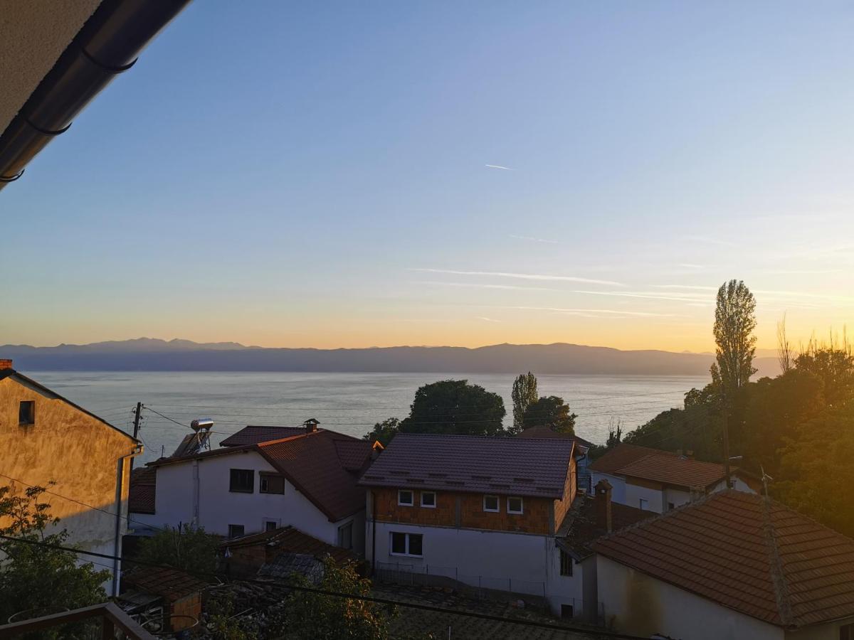 GOPO Guesthouse Elshani Eksteriør billede