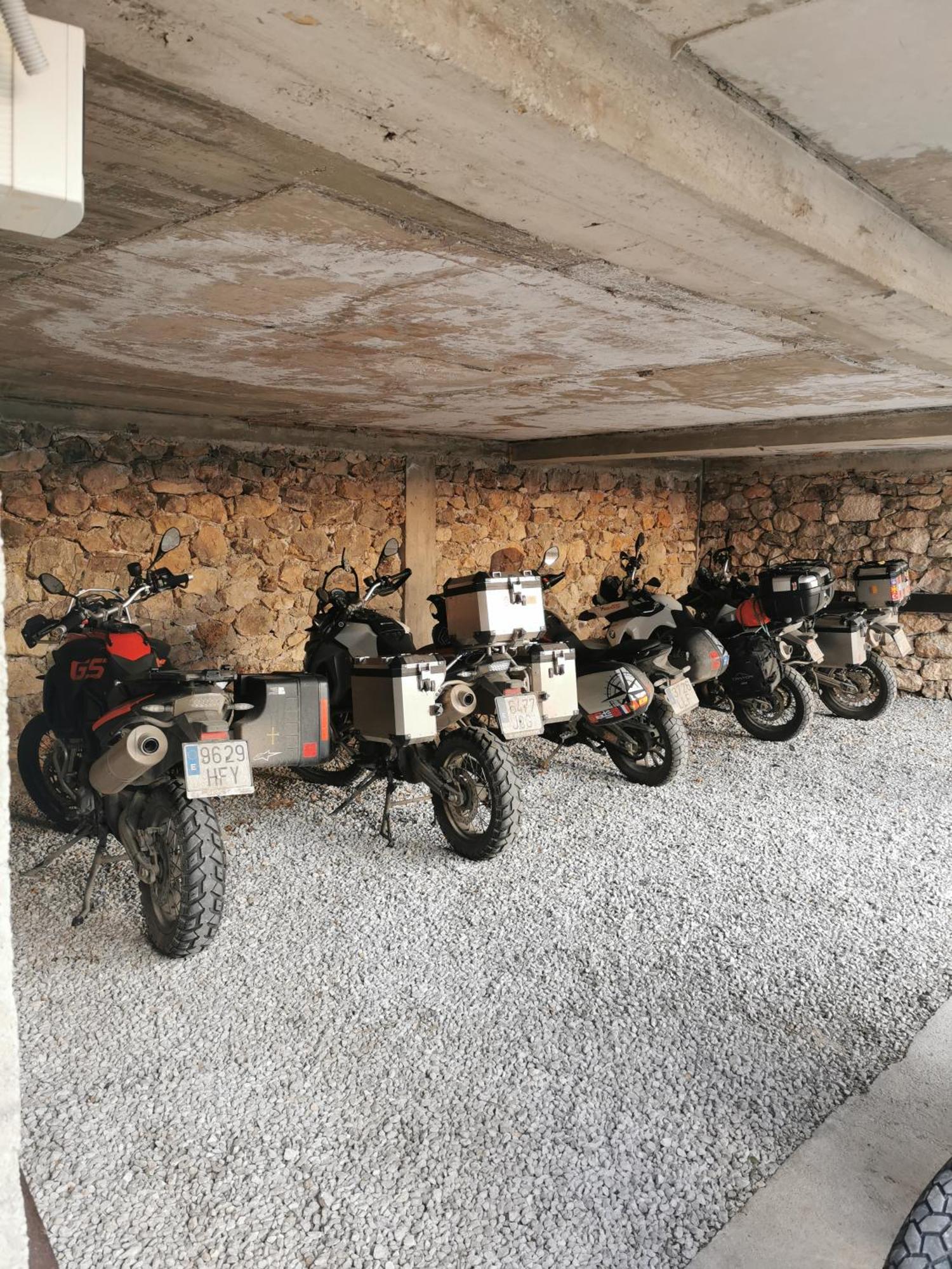 GOPO Guesthouse Elshani Eksteriør billede