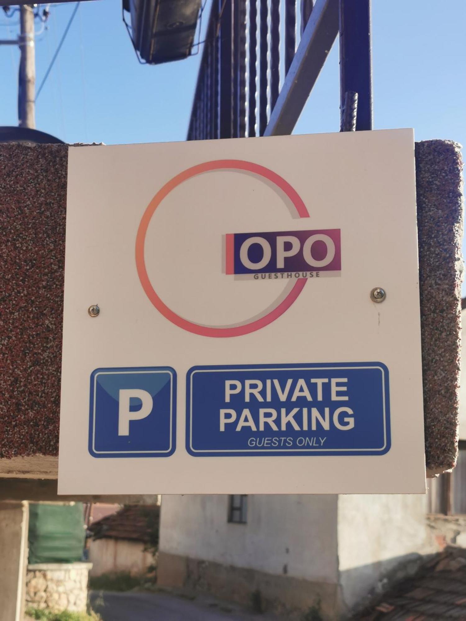 GOPO Guesthouse Elshani Eksteriør billede