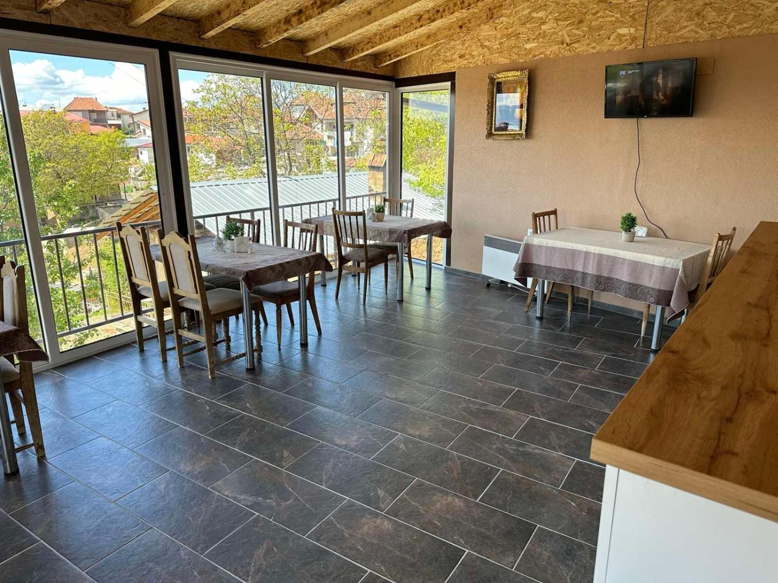 GOPO Guesthouse Elshani Eksteriør billede