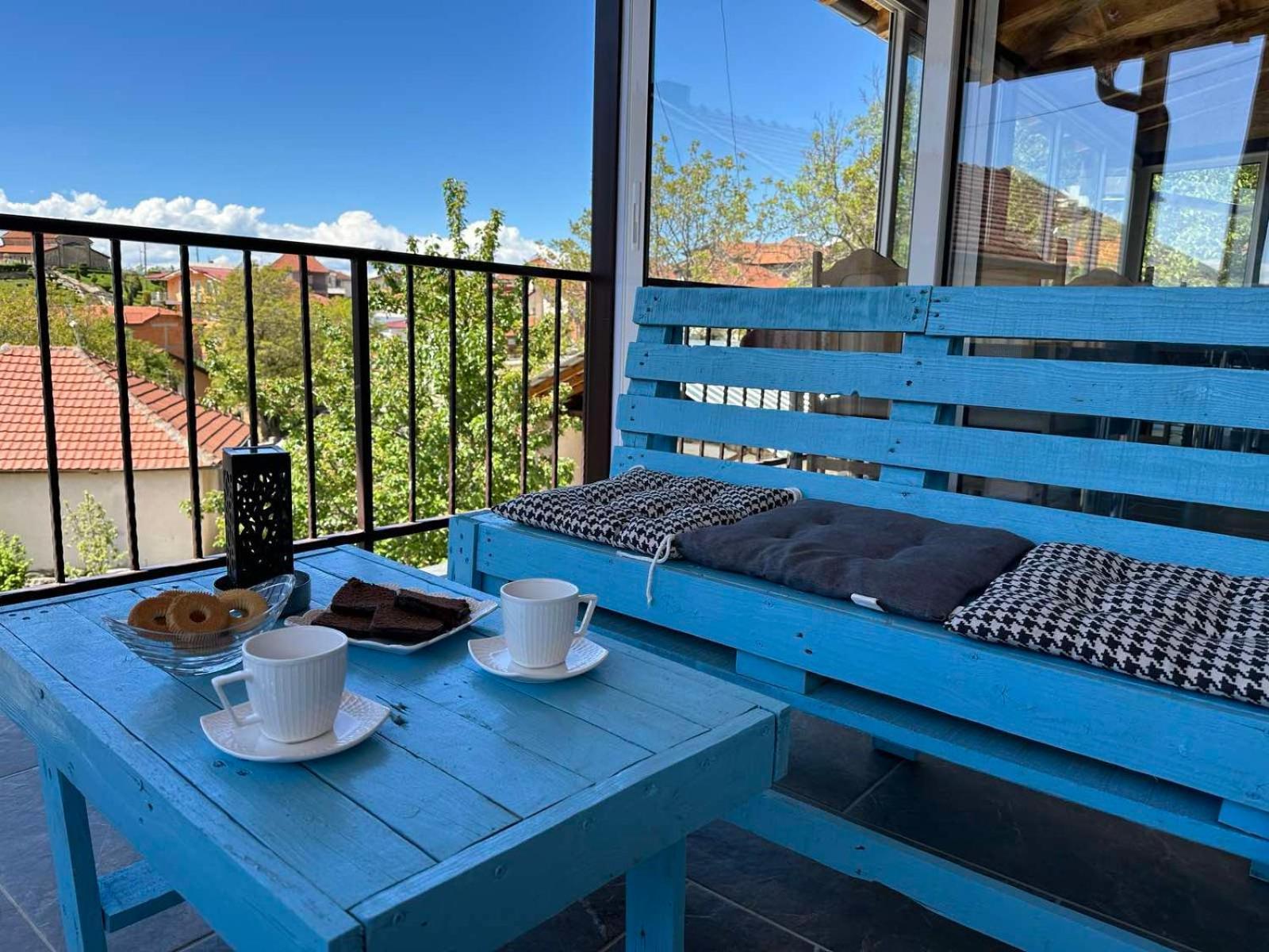 GOPO Guesthouse Elshani Eksteriør billede